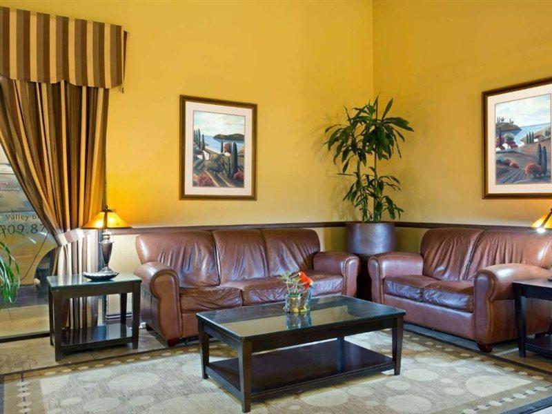 Days Inn By Wyndham Fontana / Rialto Bloomington Buitenkant foto