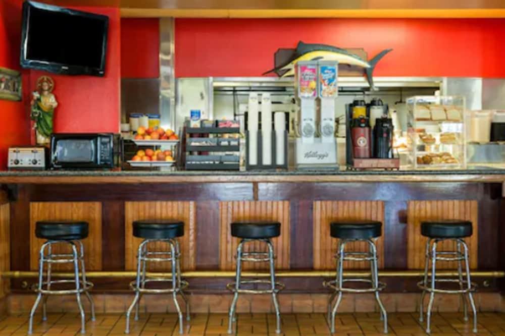 Days Inn By Wyndham Fontana / Rialto Bloomington Buitenkant foto