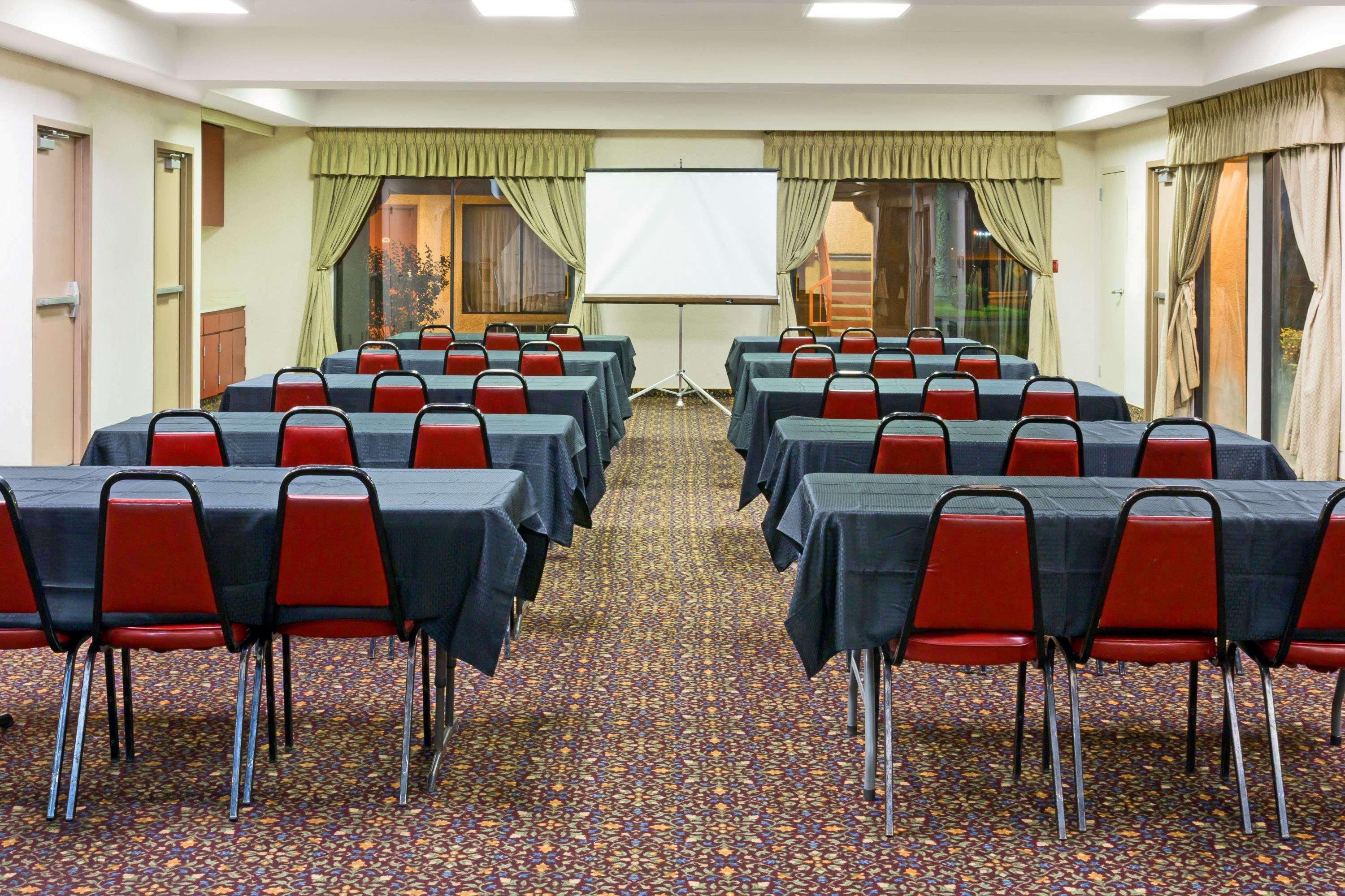 Days Inn By Wyndham Fontana / Rialto Bloomington Buitenkant foto