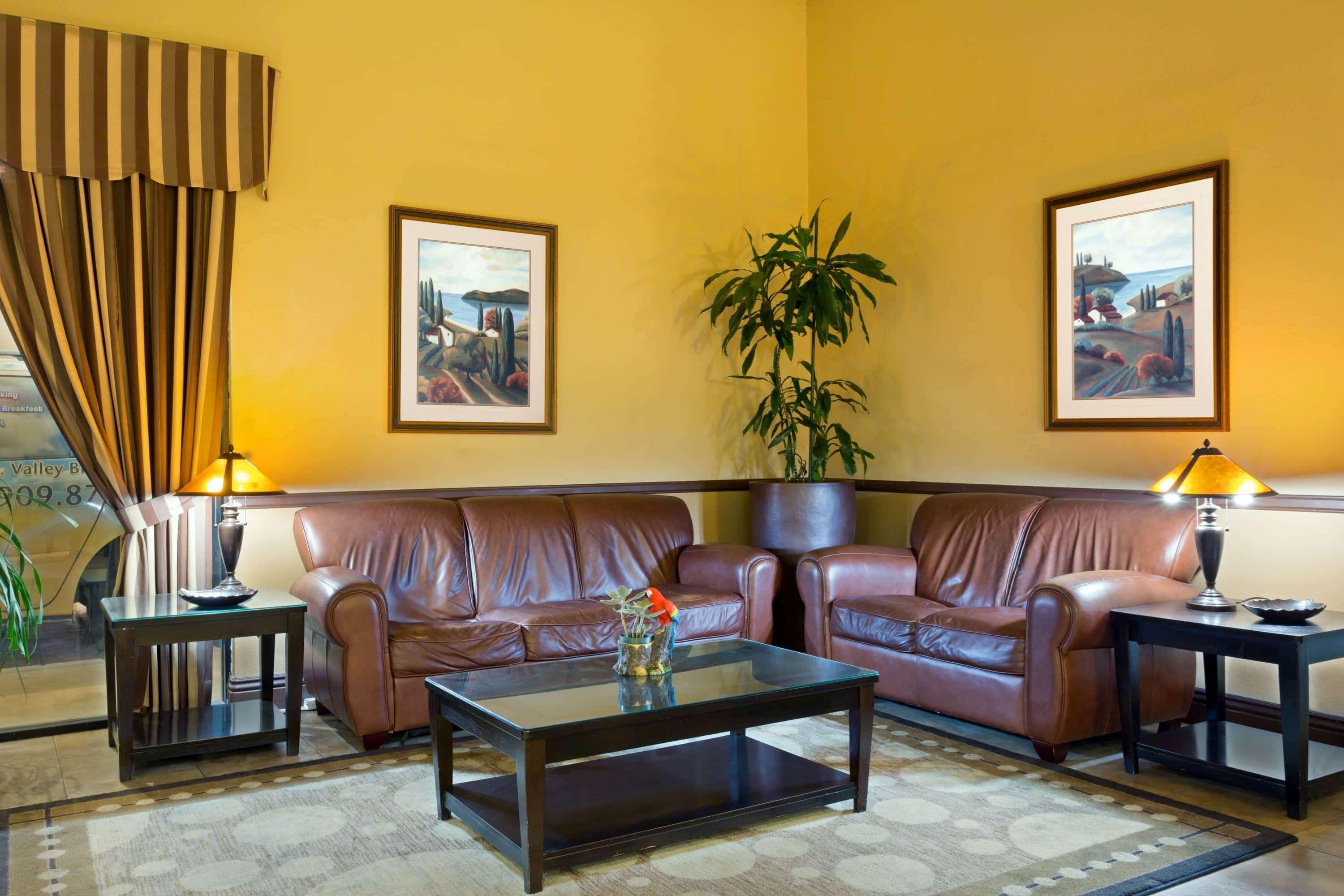 Days Inn By Wyndham Fontana / Rialto Bloomington Buitenkant foto