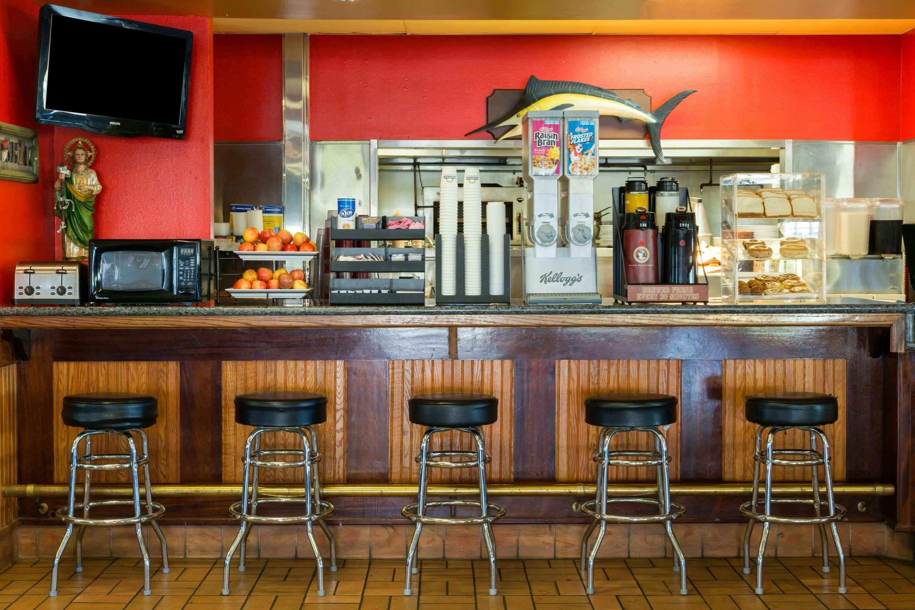 Days Inn By Wyndham Fontana / Rialto Bloomington Buitenkant foto