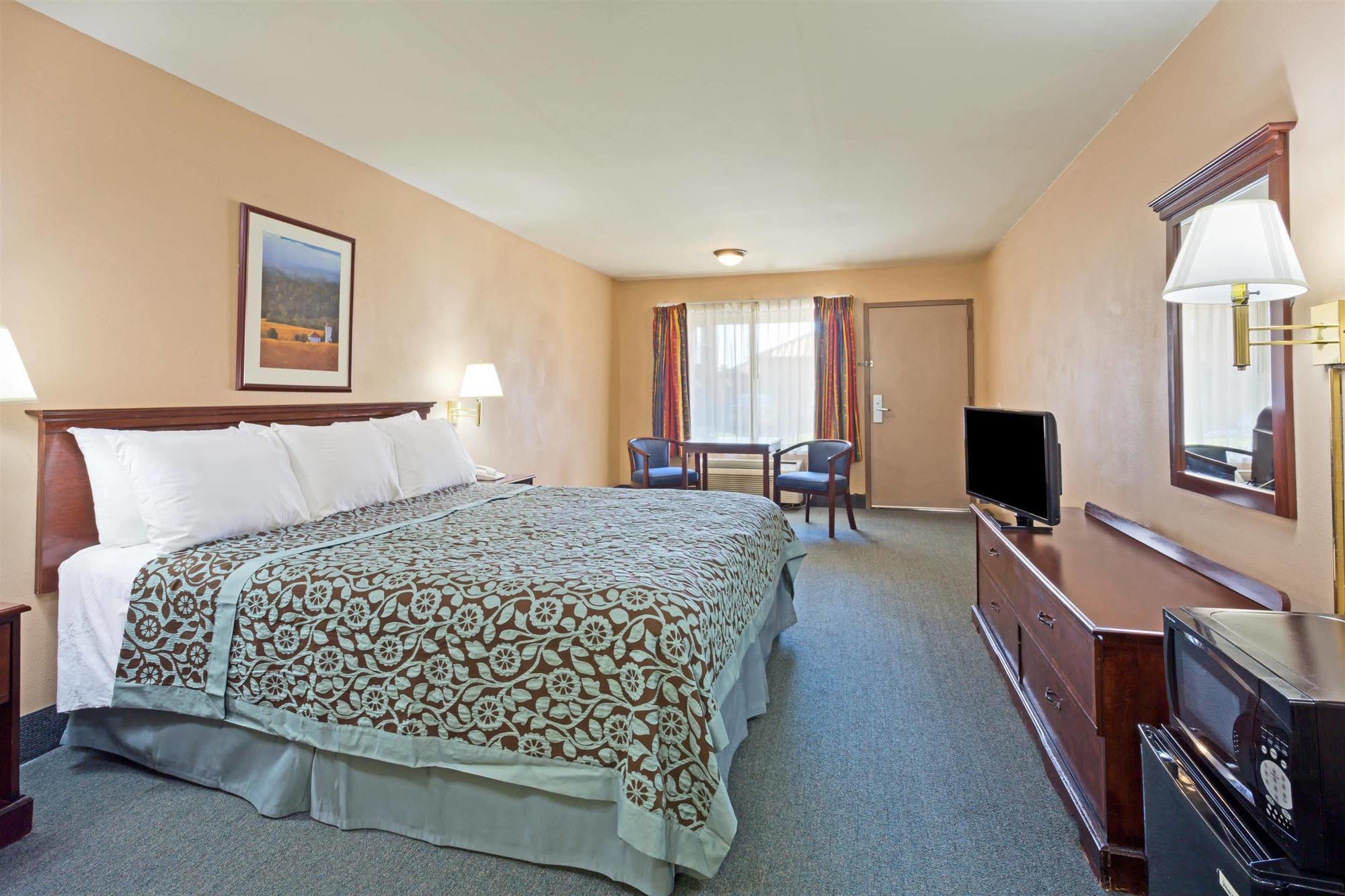 Days Inn By Wyndham Fontana / Rialto Bloomington Buitenkant foto
